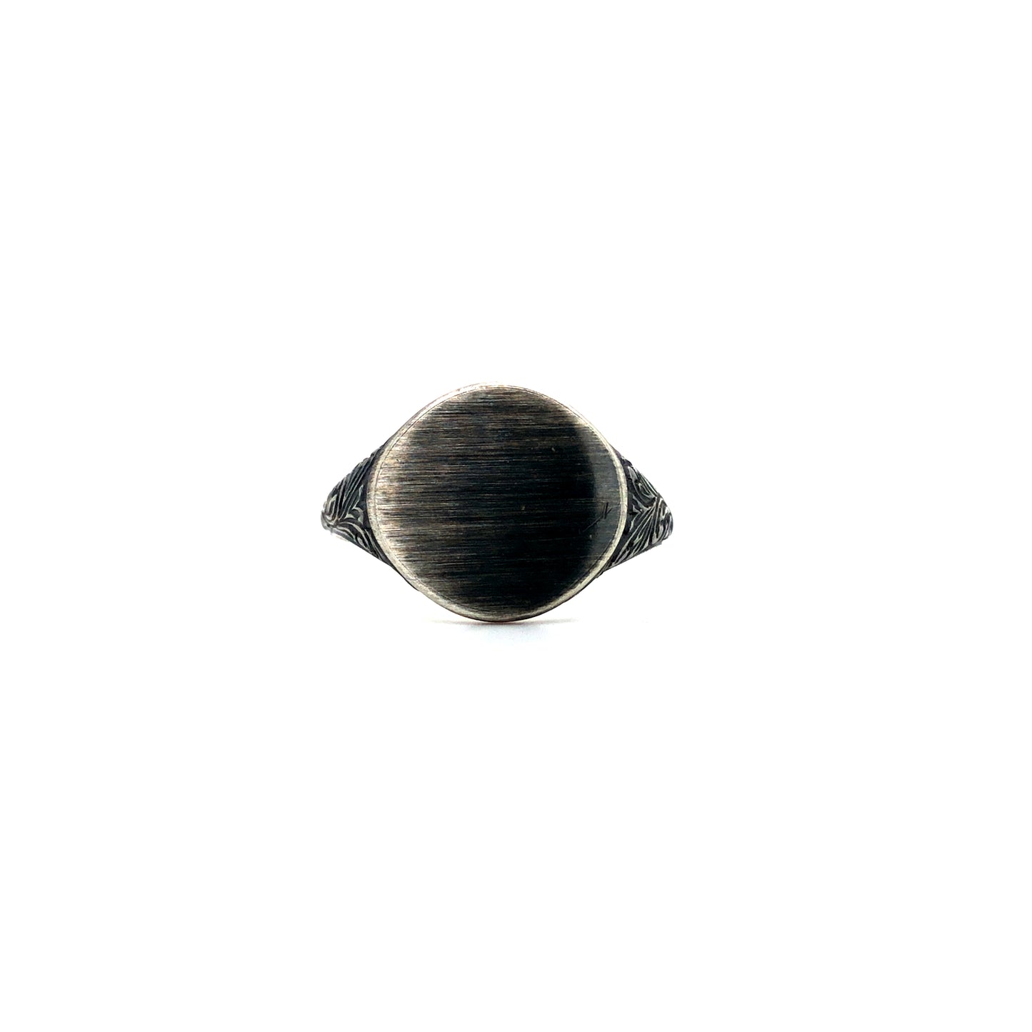 Round thin band signet ring