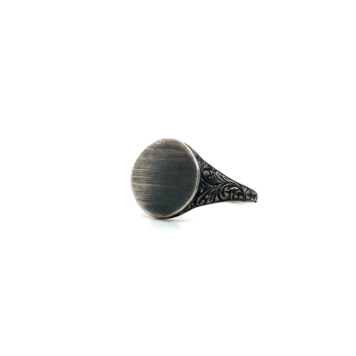 Round thin band signet ring