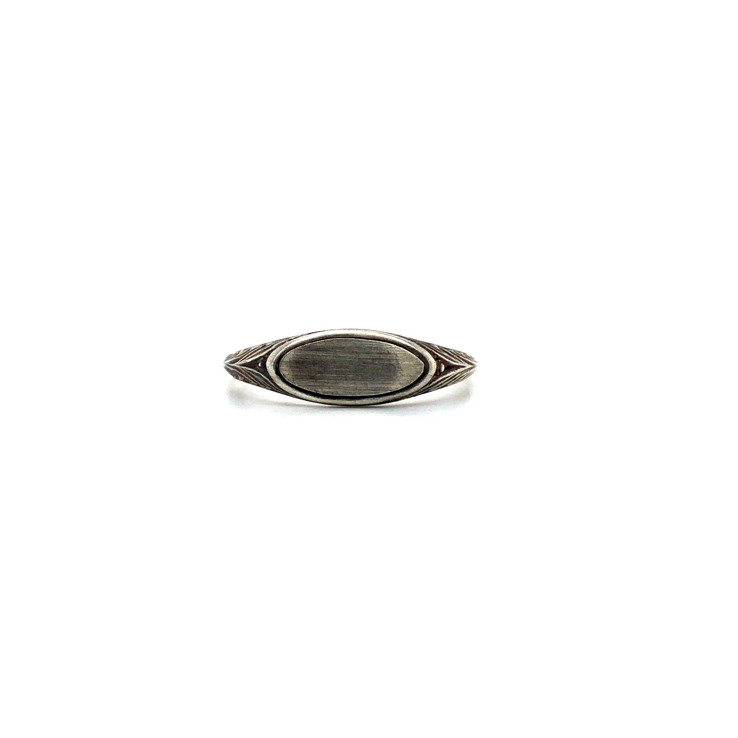 Oval signet ring